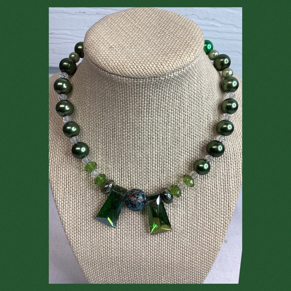 Elegant Green Beaded Necklace